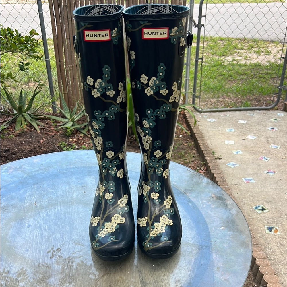 Hunter Navy Floral Patterned Rain Boots